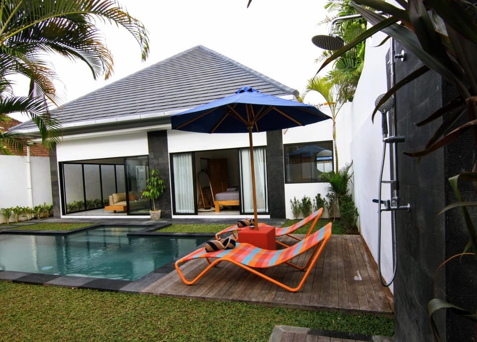 Garden, Balcony/Terrace, Pool view, Pool view, Swimming pool, sunbed, towels