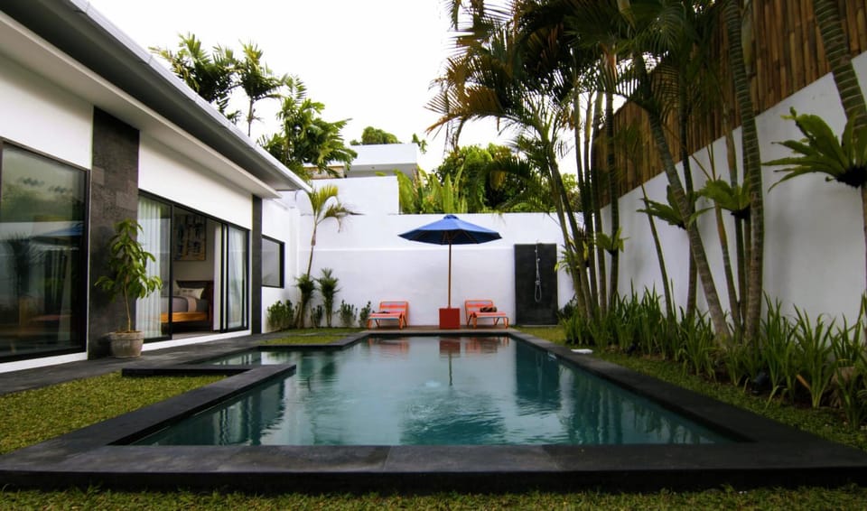 Property building, Garden, Garden view, Garden view, Pool view, Pool view, Swimming pool, sunbed