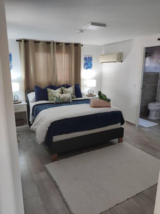 Palm Beach Paradise Vacation Rental Apartment in Noord