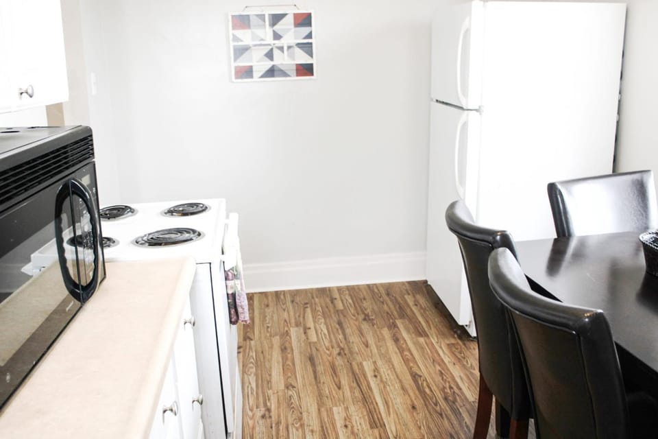 Steps Away From Hospital - 2 Queen Bed - City View Apartment in Pittsburgh