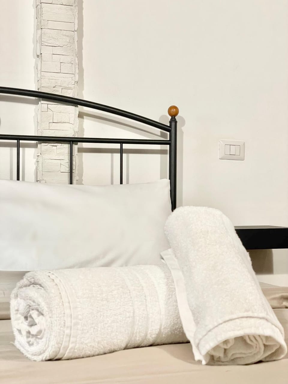 Bedroom, towels, towels