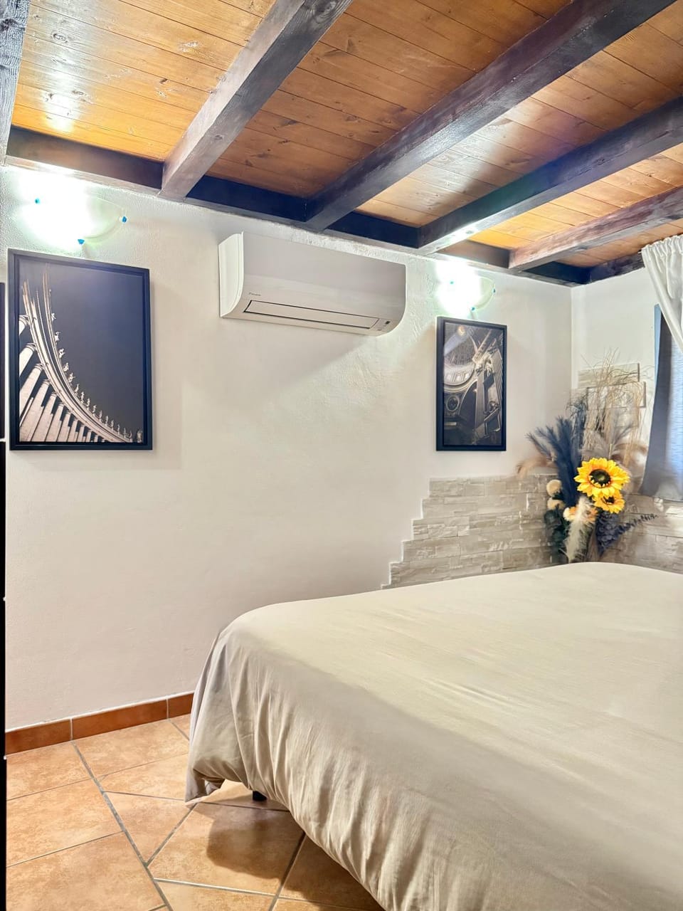 Bed, Photo of the whole room, Bedroom, air conditioner