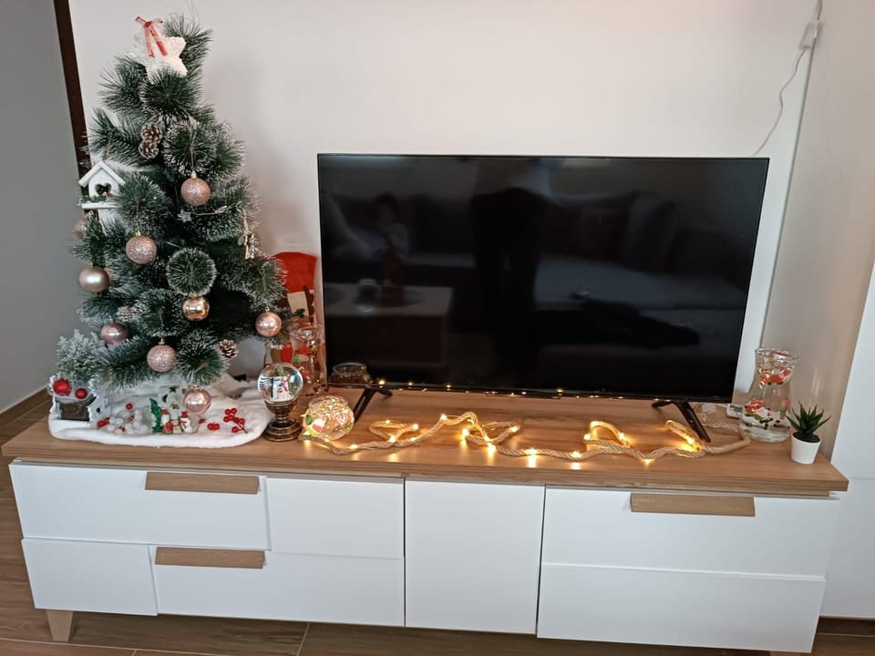 Communal lounge/ TV room, TV and multimedia, Living room, Evening entertainment