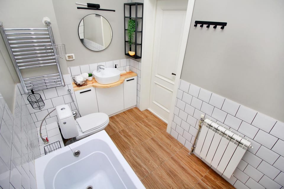 Toilet, Bath