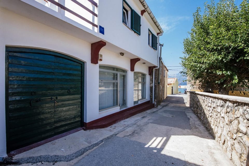 Property building, Facade/entrance, Off site