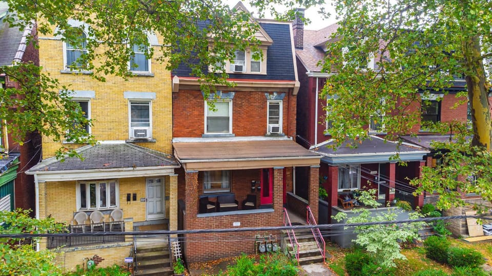Stylish Apt - 2 Queen Bed - Easy Hospital Access Apartment in Pittsburgh