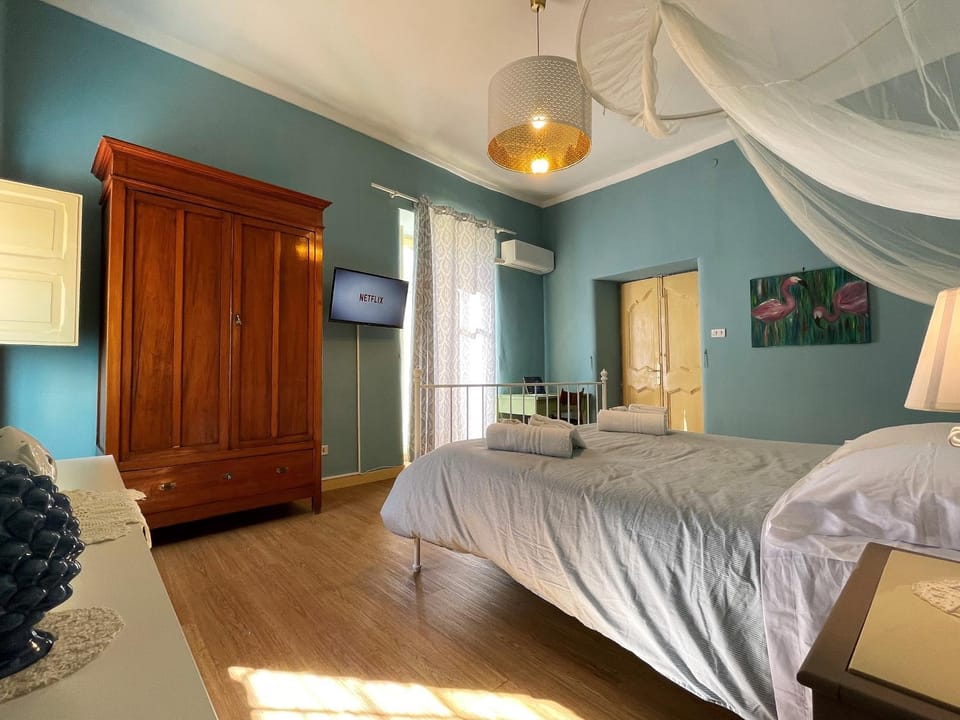 Patio, Bed, TV and multimedia, View (from property/room), View (from property/room), Balcony/Terrace, Photo of the whole room, Bedroom, City view, Garden view, Landmark view, Landmark view, Sea view, Sea view, Street view, Inner courtyard view, hair dresser, internet, internet, internet, microwave, safe, wardrobe, air conditioner, air conditioner