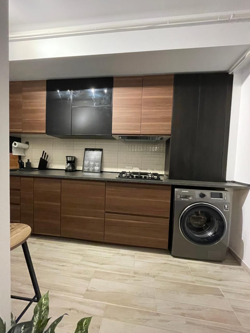 Kitchen or kitchenette, pet friendly, stove, washing machine