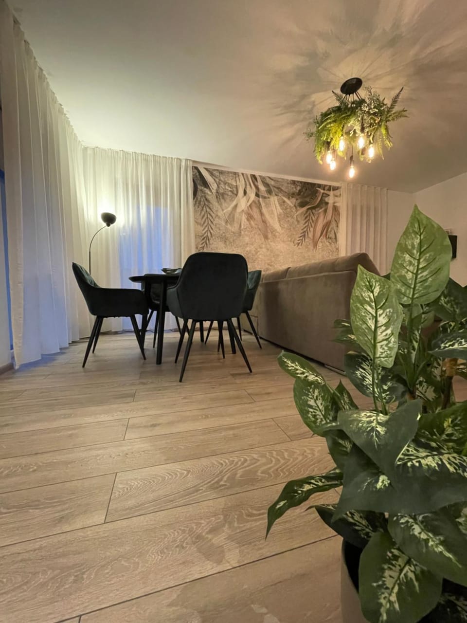 Living room, Dining area
