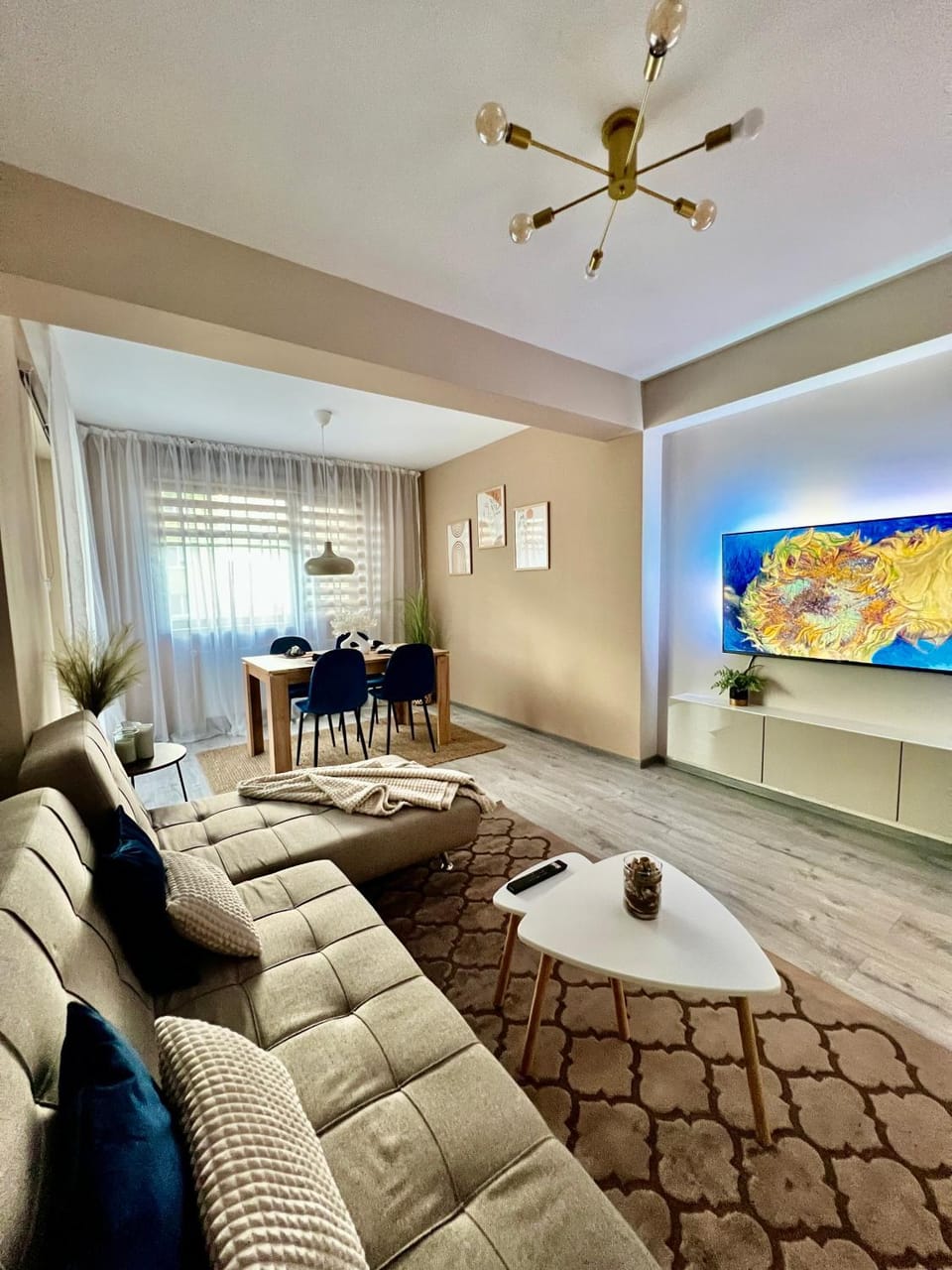 TV and multimedia, Living room, Seating area, Dining area, Guests, internet