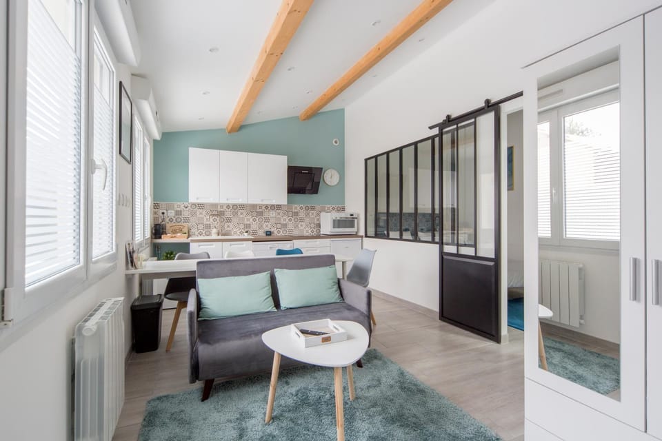 Kitchen or kitchenette, Dining area, minibar, pet friendly, stove