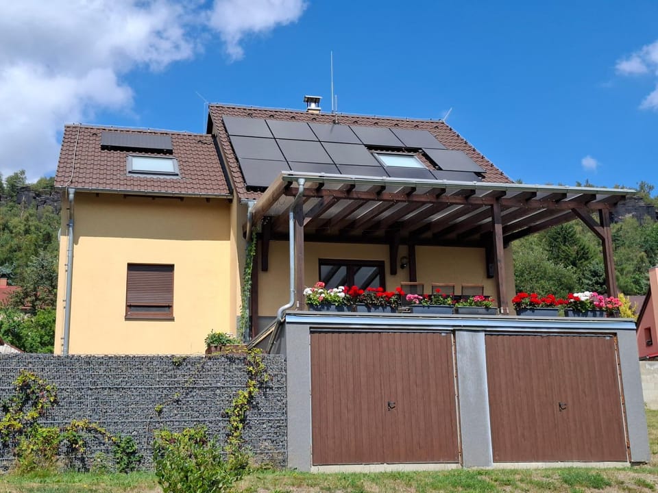 Property building, Balcony/Terrace, Seating area