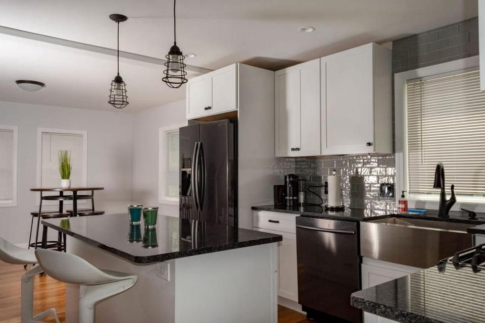 Queen Bed - Boston - RM 2 Vacation rental in Middlesex County