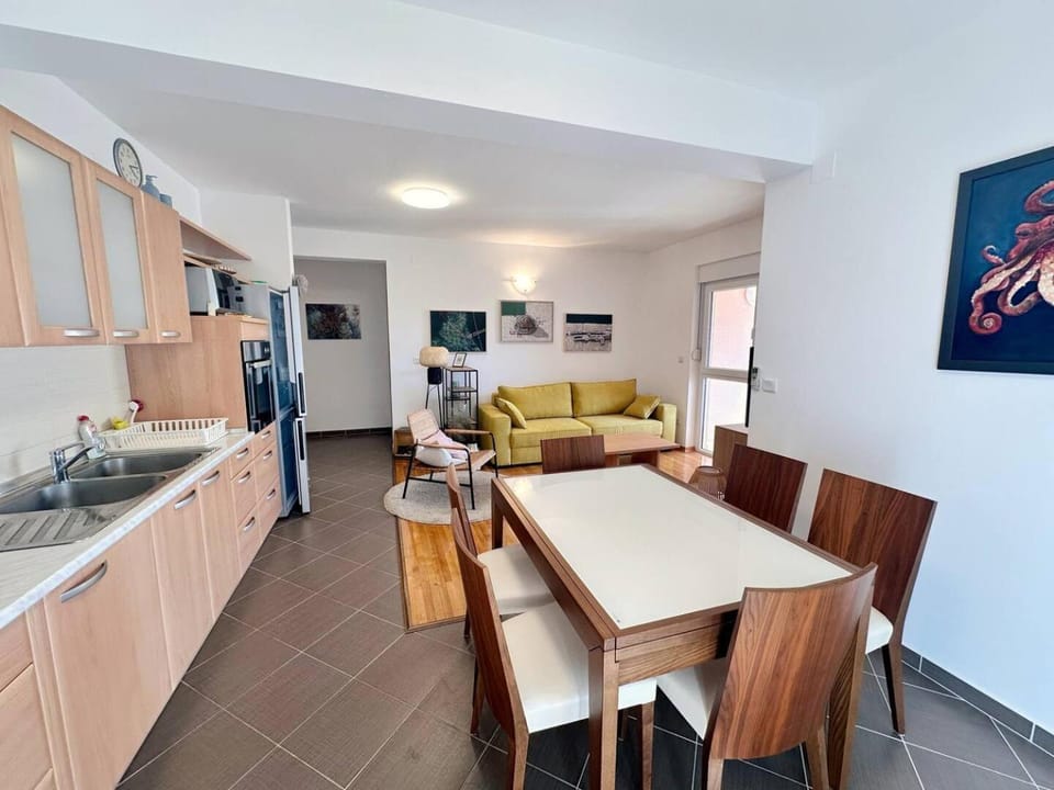 Spacious Apt in Tisno Near Garden Resort – 4 Min Apartment in Tisno