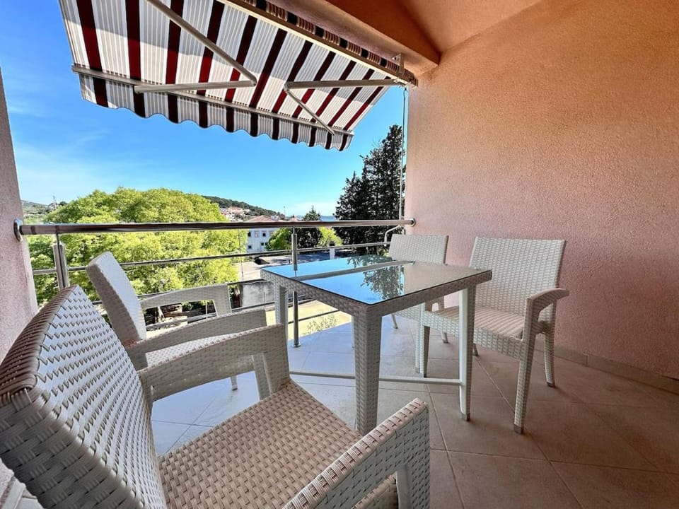 Spacious Apt in Tisno Near Garden Resort – 4 Min Apartment in Tisno