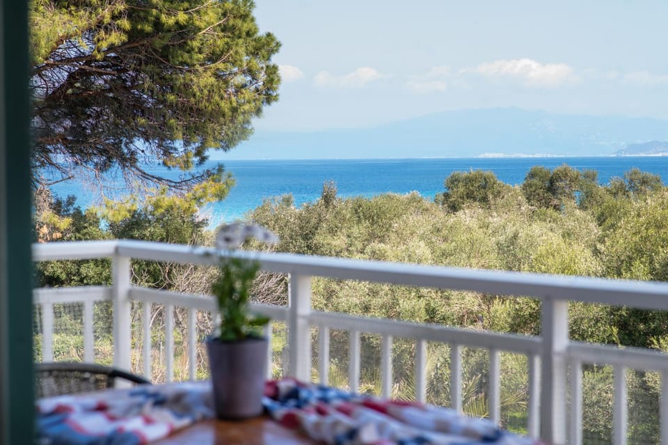 Natural landscape, Balcony/Terrace, Dining area, Sea view