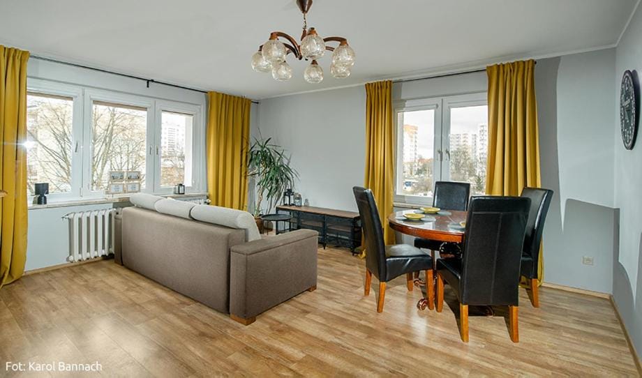 TV and multimedia, Living room, Seating area, Dining area