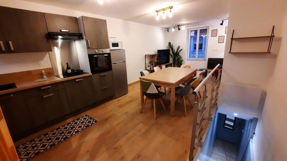 Kitchen or kitchenette, stove, kitchen