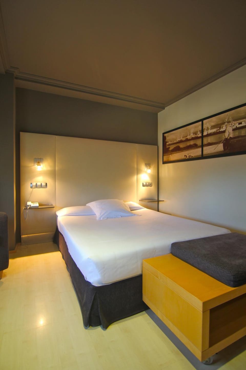 Bed, Photo of the whole room