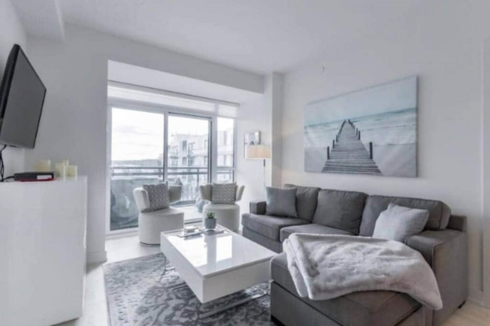 TV and multimedia, Living room, Seating area, Evening entertainment, Family