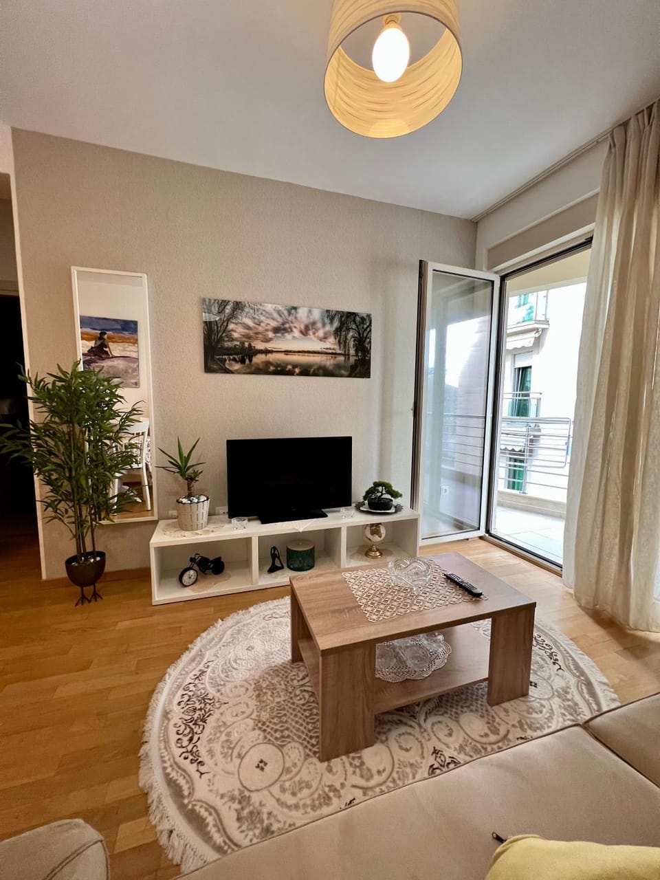 Communal lounge/ TV room, TV and multimedia, Living room, Seating area, Evening entertainment