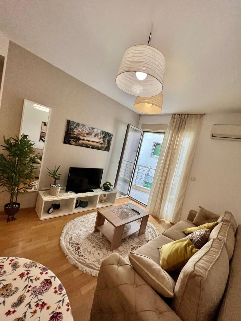 Communal lounge/ TV room, TV and multimedia, Living room, Seating area, Evening entertainment