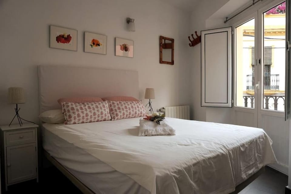 Bed, View (from property/room), Photo of the whole room, Bedroom