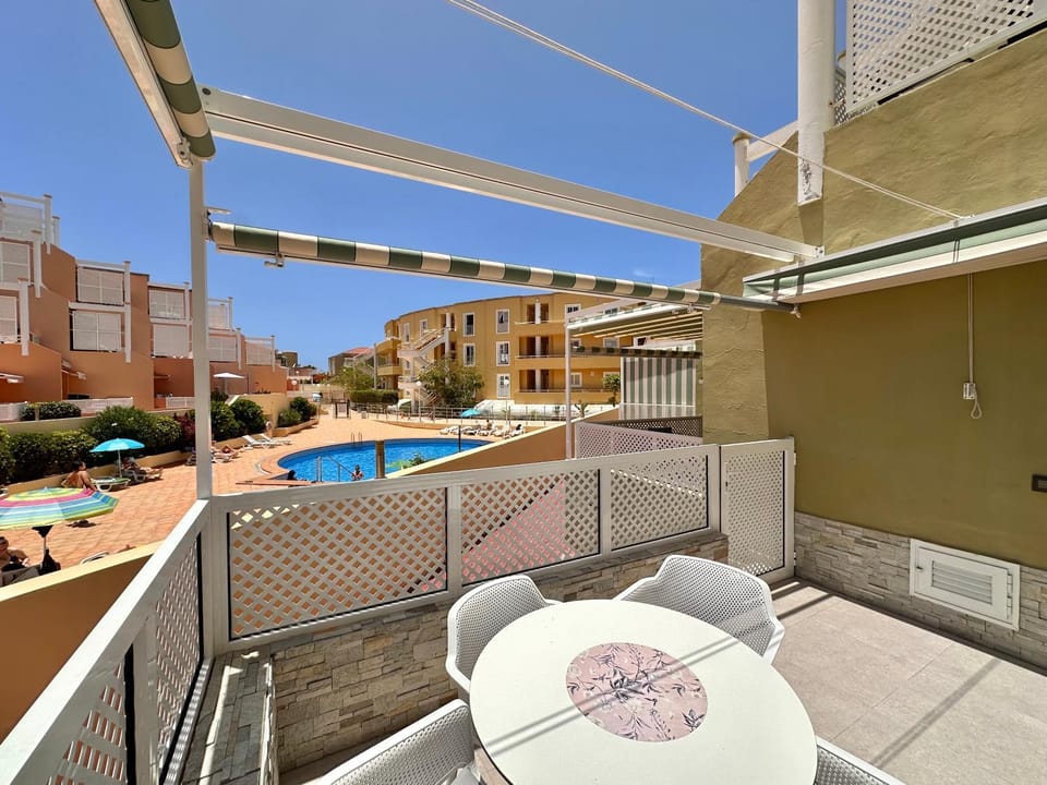 Balcony/Terrace, Pool view, Swimming pool, Swimming pool