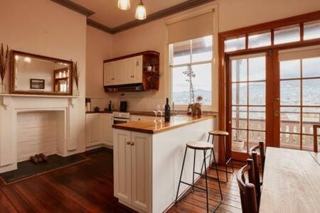 Historic Home close to CBD 3Brm with views House in Hobart