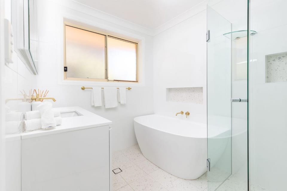 Shower, Bathroom, Bath, towels