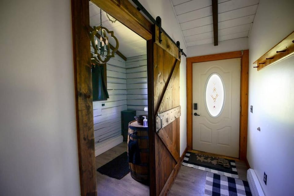 Cozy Cabin with Hottub at Cloverdale Cabins Cabin in Wisconsin