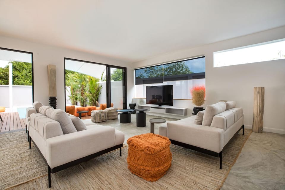 Communal lounge/ TV room, TV and multimedia, Living room, Seating area, Evening entertainment