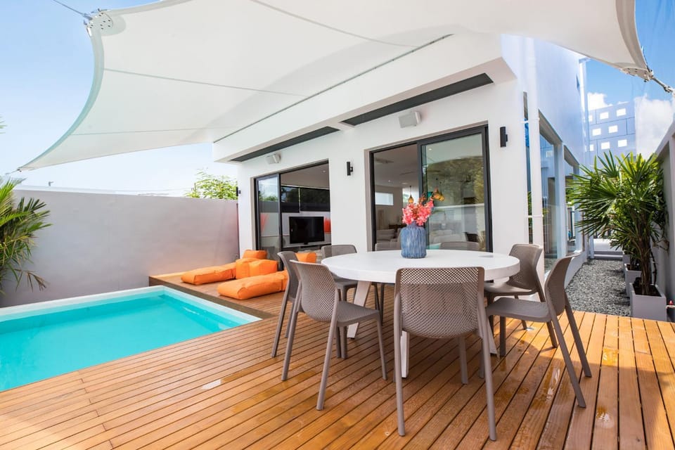 Patio, Day, Balcony/Terrace, Balcony/Terrace, Seating area, Dining area, Pool view, Swimming pool, sunbed