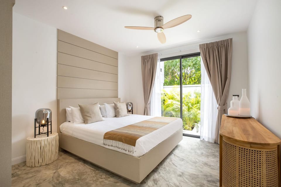 Bed, Photo of the whole room, Bedroom, fireplace