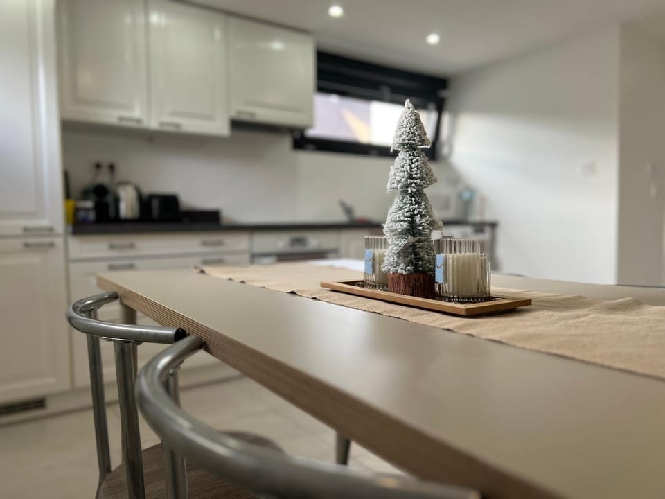 Dining area, pet friendly, stove