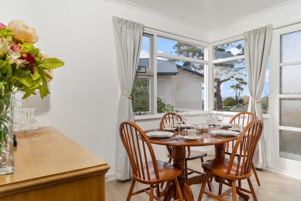 Sunny Beach Holiday Home 80 Villa in Tasmania