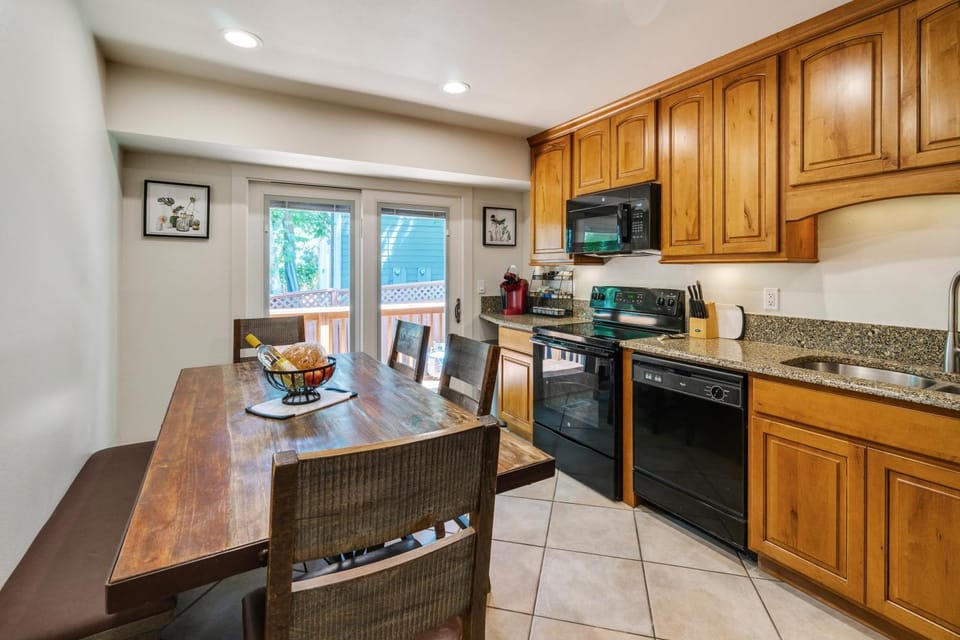 Coffee/tea facilities, Balcony/Terrace, Kitchen or kitchenette, Dining area, minibar, pet friendly, stove, toaster