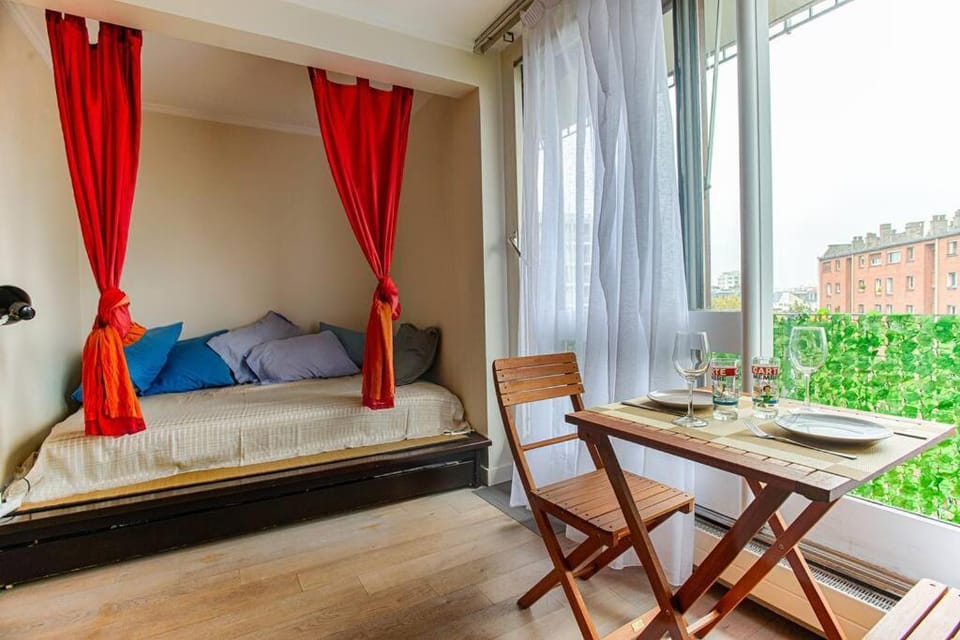 Studio with Balcony Apartment in Paris