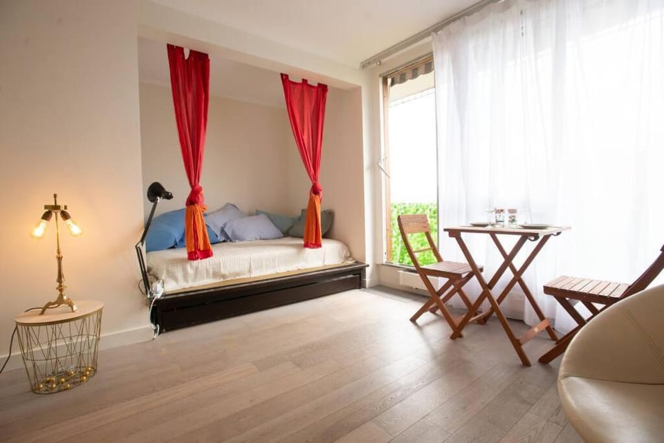 Studio with Balcony Apartment in Paris