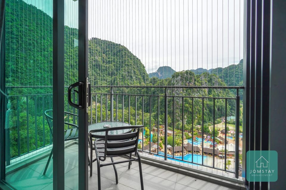 Patio, Nearby landmark, Day, View (from property/room), Balcony/Terrace, Landmark view, Mountain view, Pool view