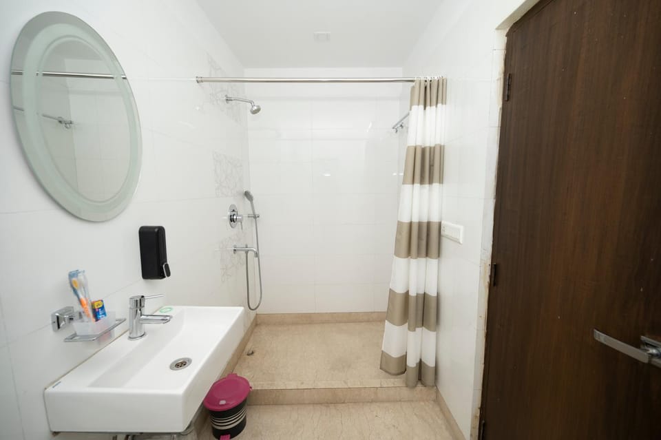 Shower, Shower, Toilet, Bathroom, towels