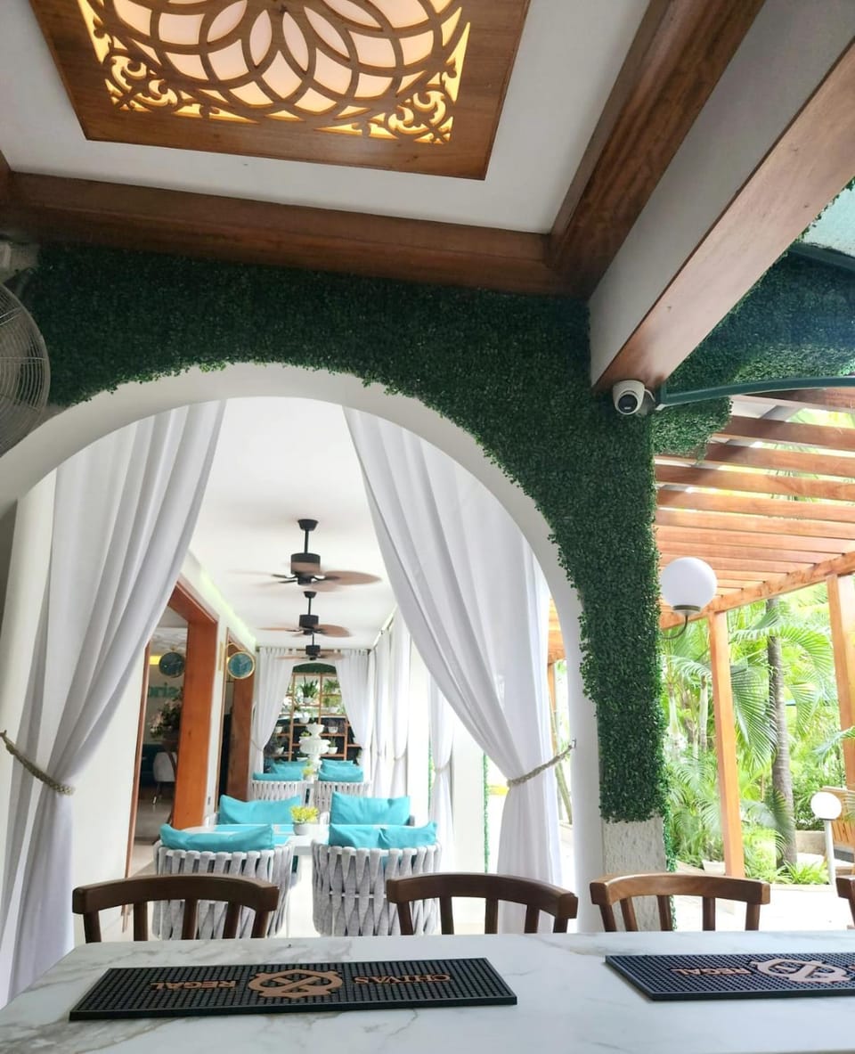 Property building, Restaurant/places to eat, Breakfast