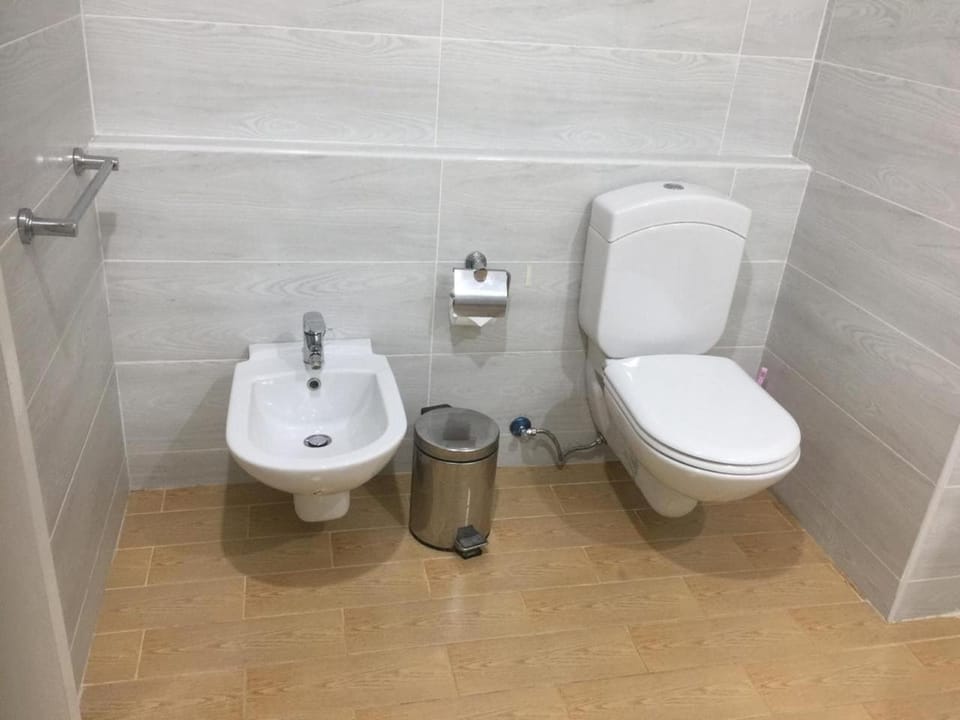 Toilet, bidet
