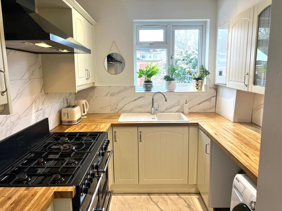 Kitchen or kitchenette, minibar, pet friendly, stove