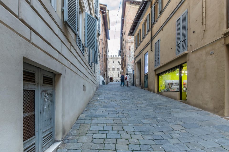 Property building, Day, Neighbourhood, City view, Street view