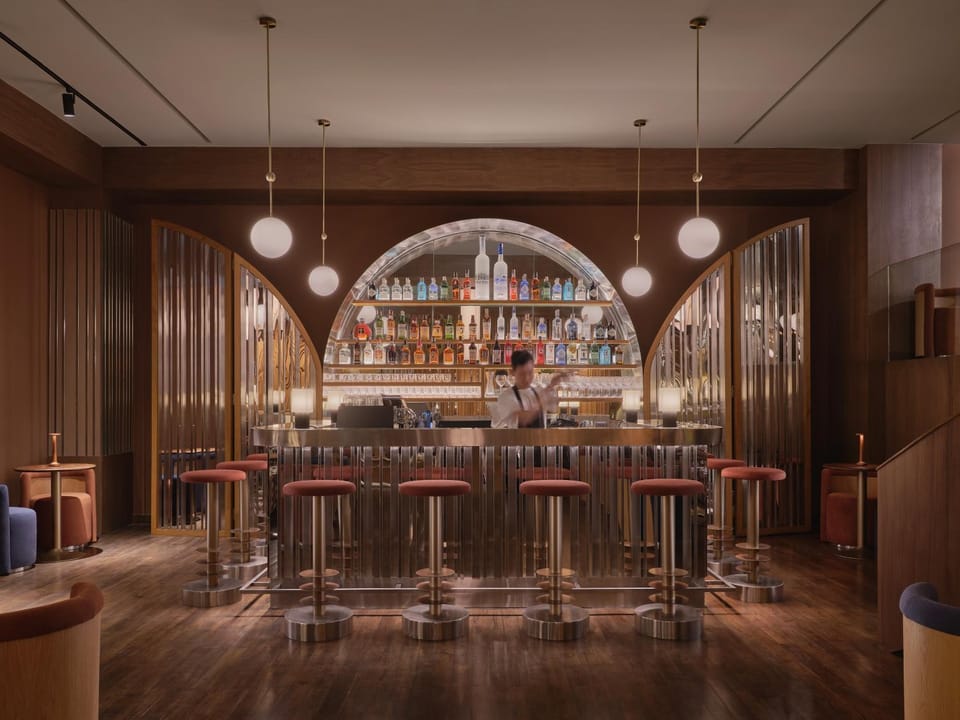 Restaurant/places to eat, Lounge or bar