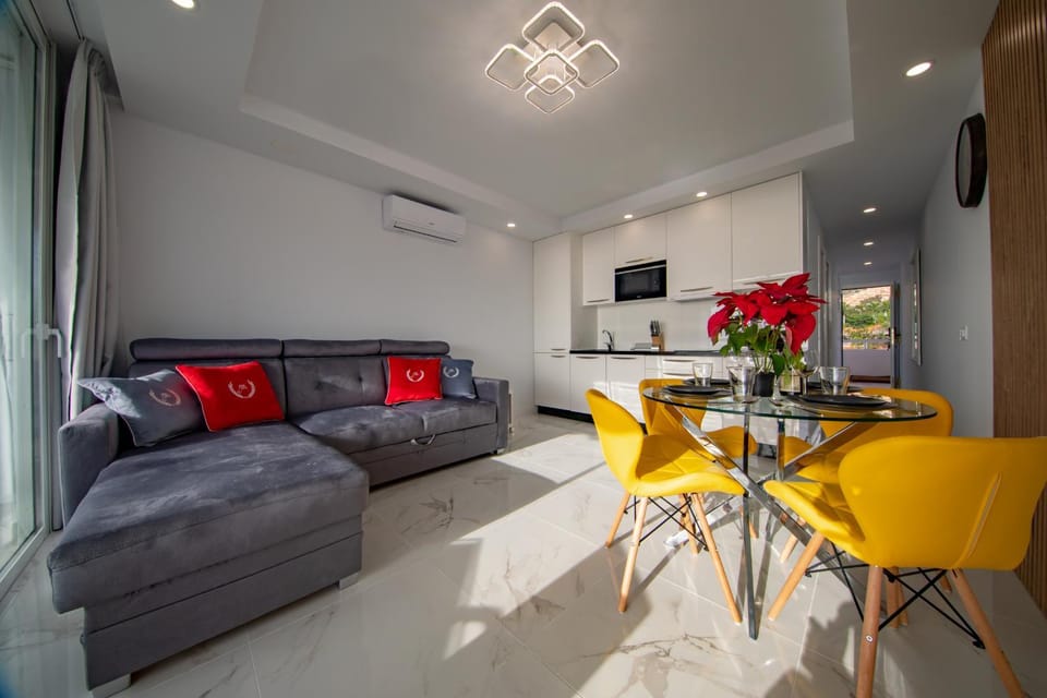 Ponderosa 615, Las Americas, one bedroom apartment with large terrace and ocean view, next to Siam Park Apartment in Costa Adeje