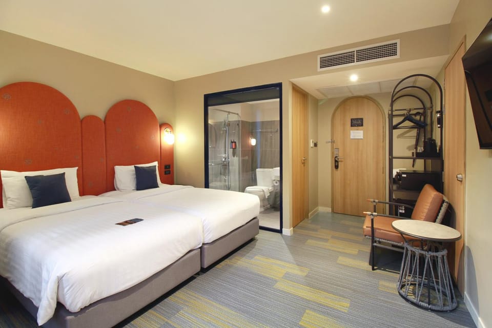 Bed, TV and multimedia, Seating area, Bedroom, air conditioner