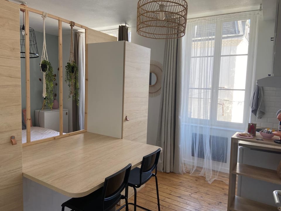 Kitchen or kitchenette, Dining area, wardrobe
