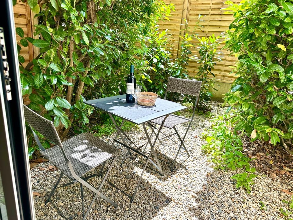Patio, Garden, Dining area, Garden view